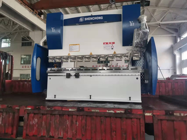 小型63T×2500數(shù)控折彎機(jī)
